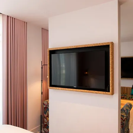 מלון Mama Shelter